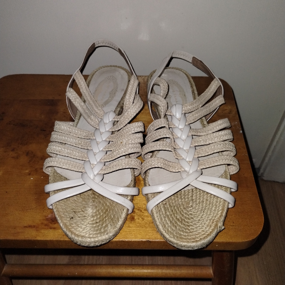 Ellie Tahari Sandals Size 39